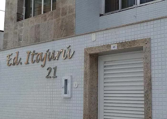 Apartamento a 50m da praia do forte